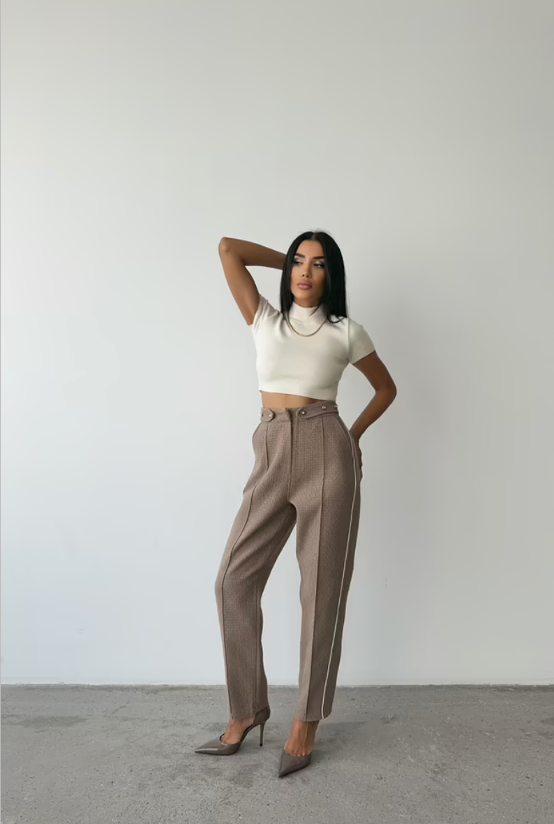 Pantaloni con bordi laterali