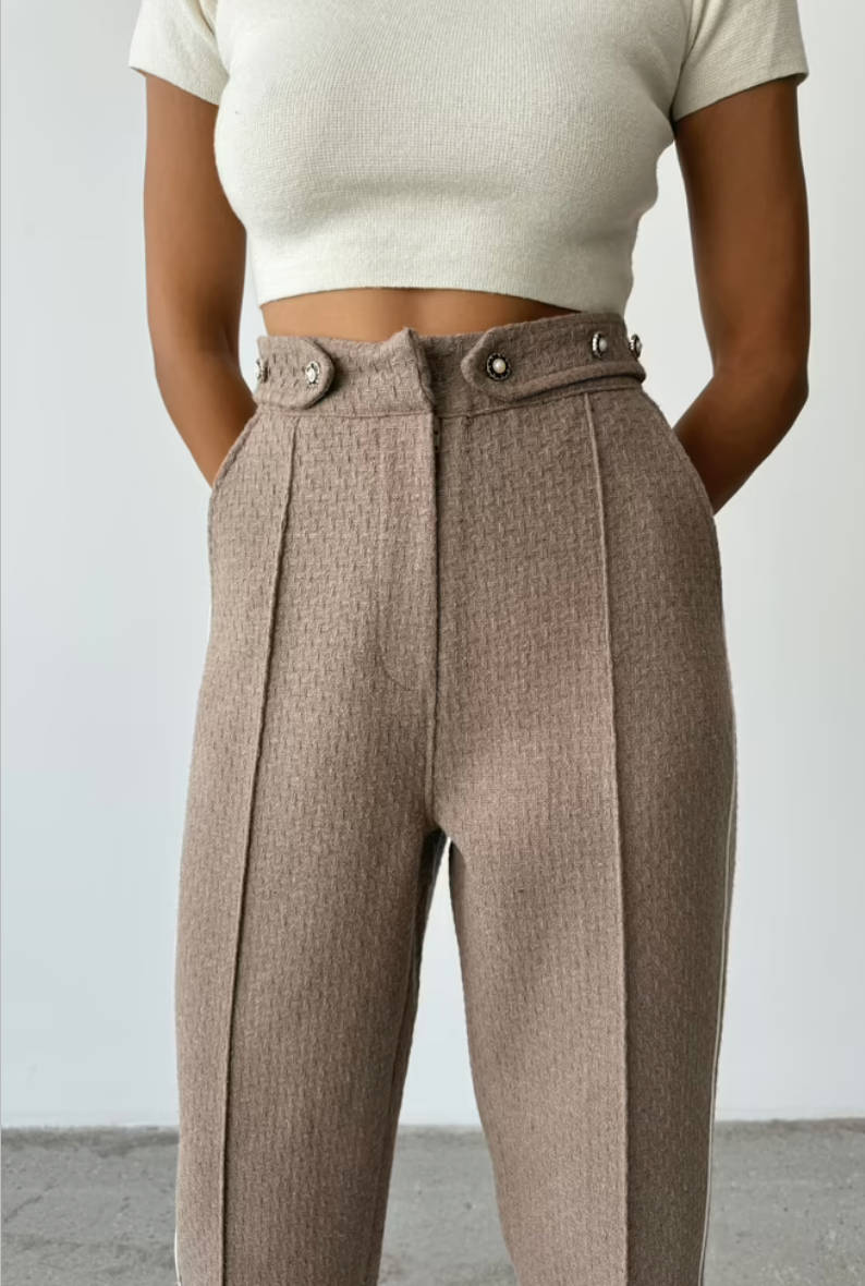 Pantaloni con bordi laterali
