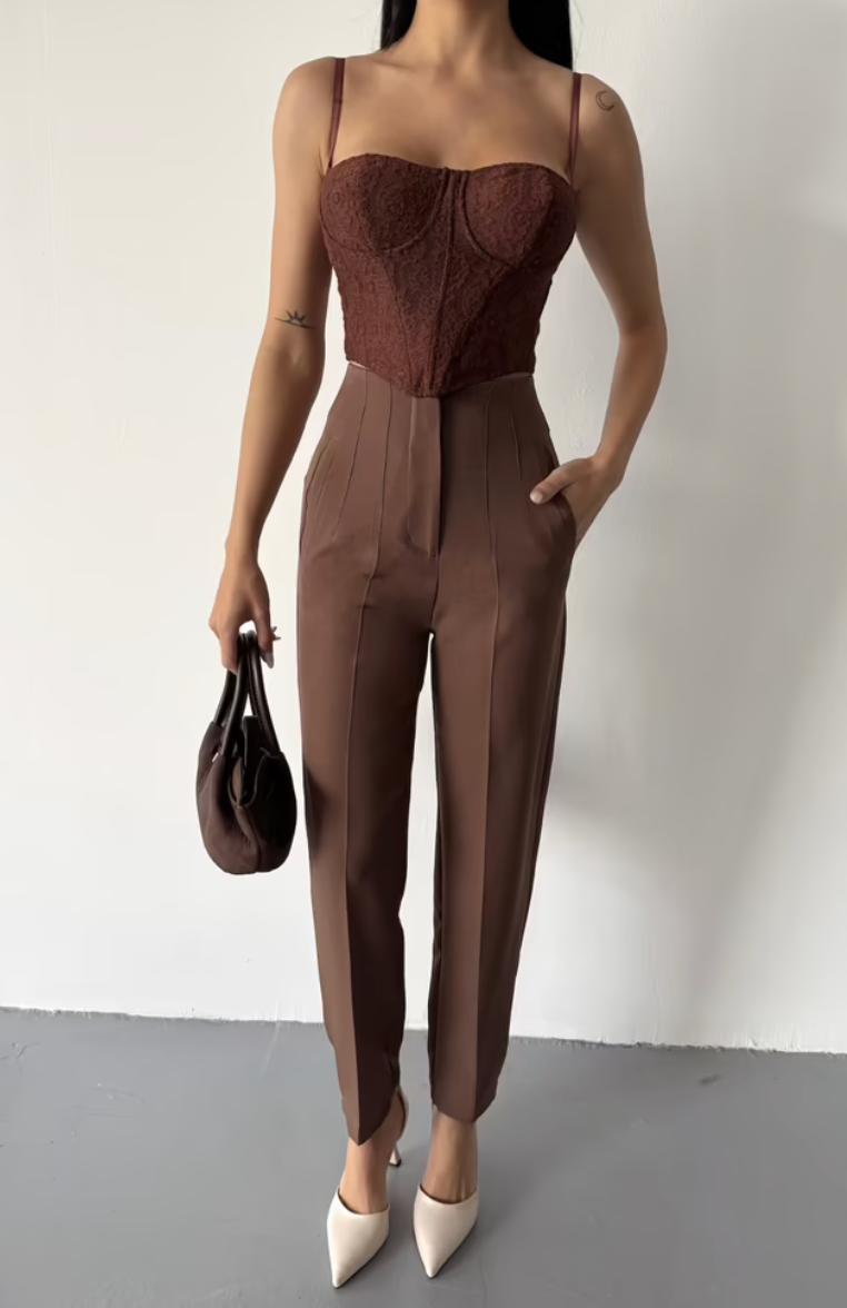 Pantaloni a vita alta